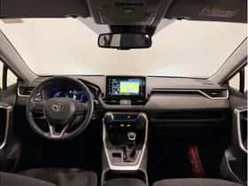 Toyota RAV4 (2021) thumbnail 2