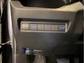 Toyota RAV4 (2021) thumbnail 12