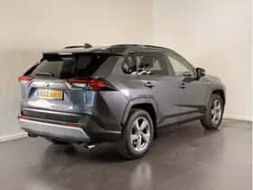 Toyota RAV4 (2021) thumbnail 3