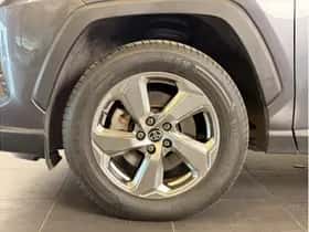 Toyota RAV4 (2021) thumbnail 6
