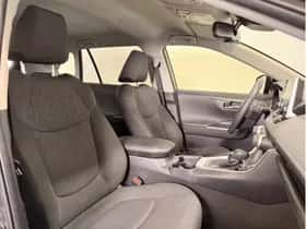 Toyota RAV4 (2021) thumbnail 10