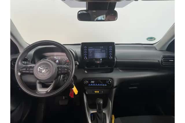 Toyota Yaris (2020) thumbnail 2