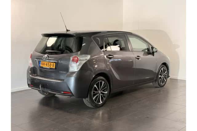 Toyota Verso (2017) thumbnail 2
