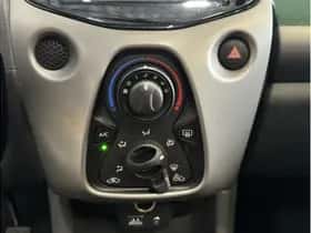 Toyota Aygo (2016) thumbnail 16