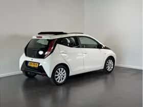 Toyota Aygo (2016) thumbnail 3
