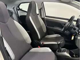 Toyota Aygo (2016) thumbnail 8