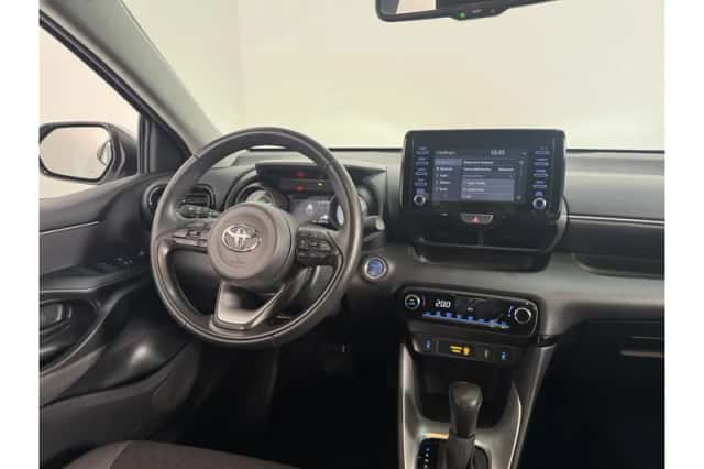 Toyota Yaris (2023) thumbnail 2