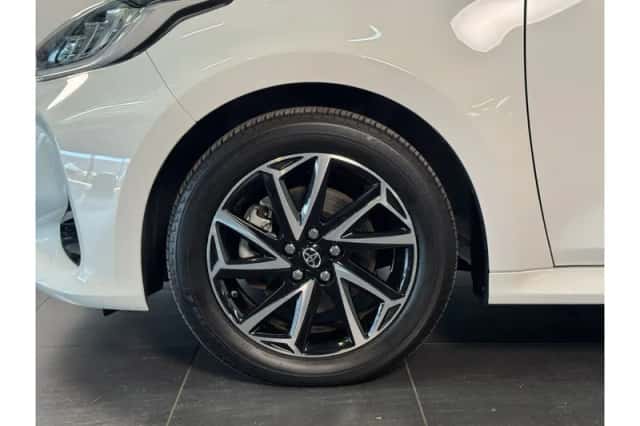 Toyota Yaris (2023) thumbnail 4