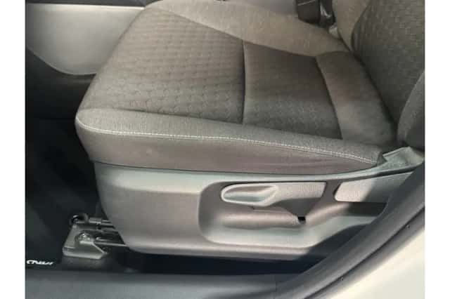 Toyota Yaris (2023) thumbnail 6