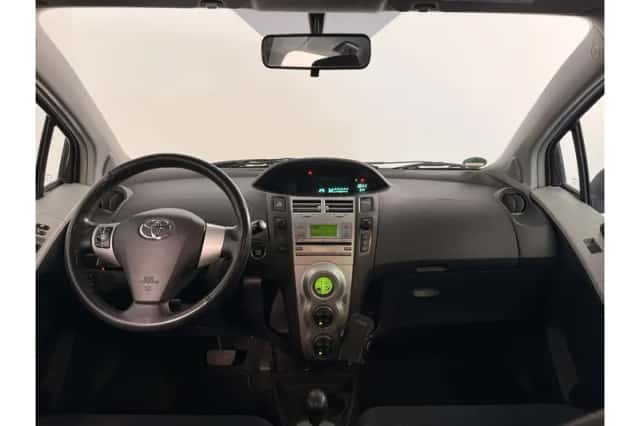 Toyota Yaris (2008) thumbnail 2
