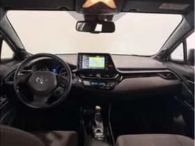 Toyota C-HR (2020) thumbnail 2