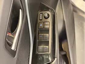 Toyota C-HR (2020) thumbnail 12