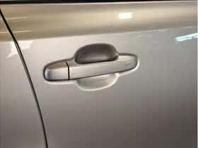 Toyota C-HR (2020) thumbnail 9