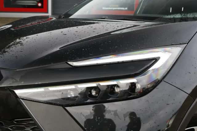 Toyota C-HR (2025) thumbnail 4