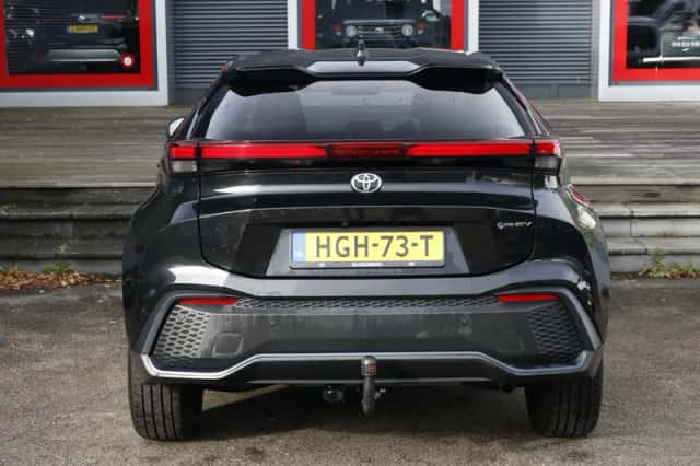 Toyota C-HR (2025) thumbnail 6