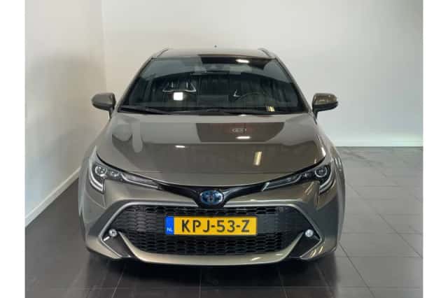 Toyota Corolla (2021) thumbnail 3