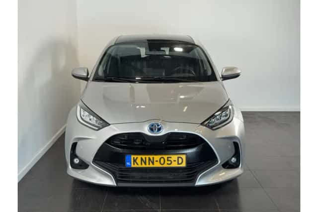 Toyota Yaris (2021) thumbnail 3