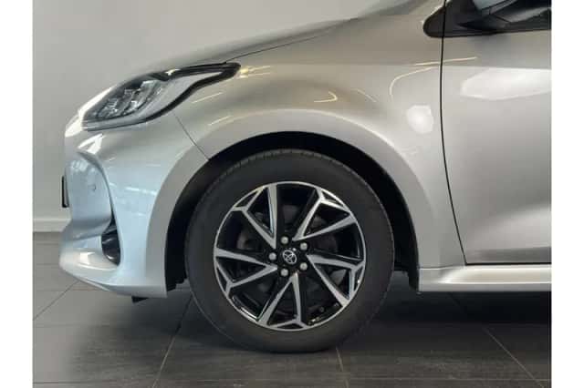 Toyota Yaris (2021) thumbnail 4