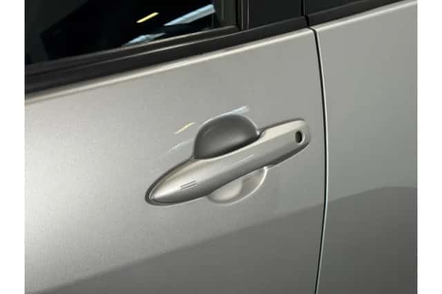 Toyota Yaris (2021) thumbnail 5