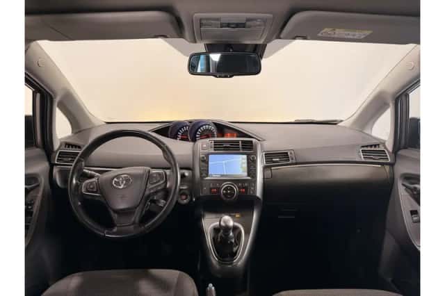 Toyota Verso (2017) thumbnail 2