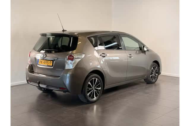 Toyota Verso (2017) thumbnail 3