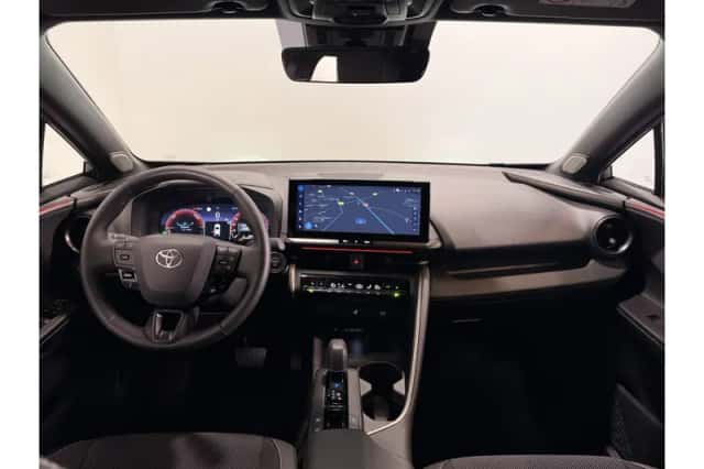 Toyota C-HR (2025) thumbnail 2
