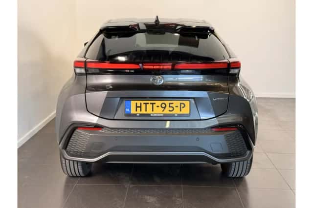 Toyota C-HR (2025) thumbnail 5