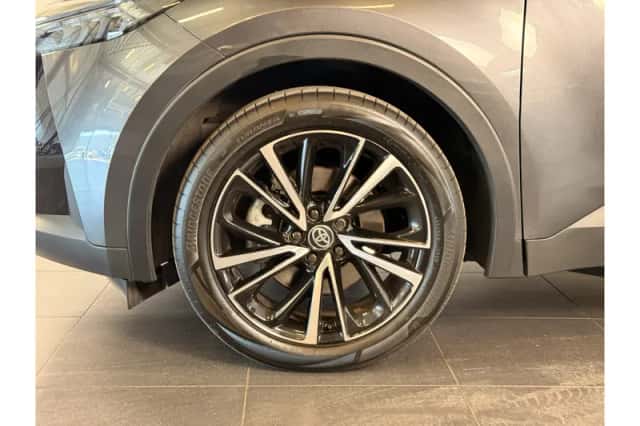 Toyota C-HR (2025) thumbnail 6