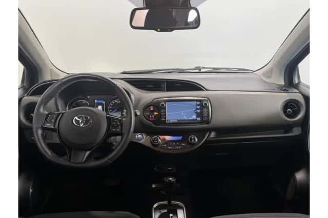 Toyota Yaris (2019) thumbnail 2