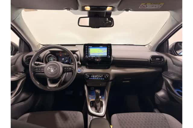 Toyota Yaris (2021) thumbnail 2