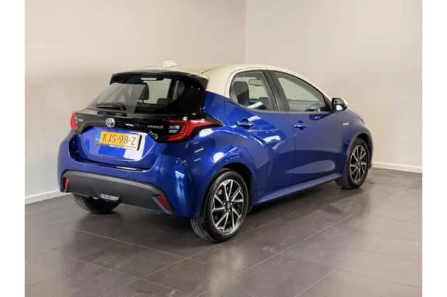 Toyota Yaris (2021) thumbnail 3