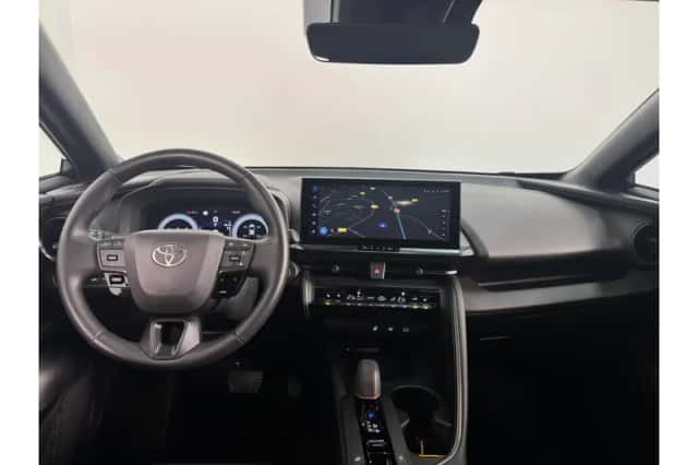 Toyota C-HR (2025) thumbnail 2