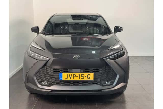 Toyota C-HR (2025) thumbnail 3