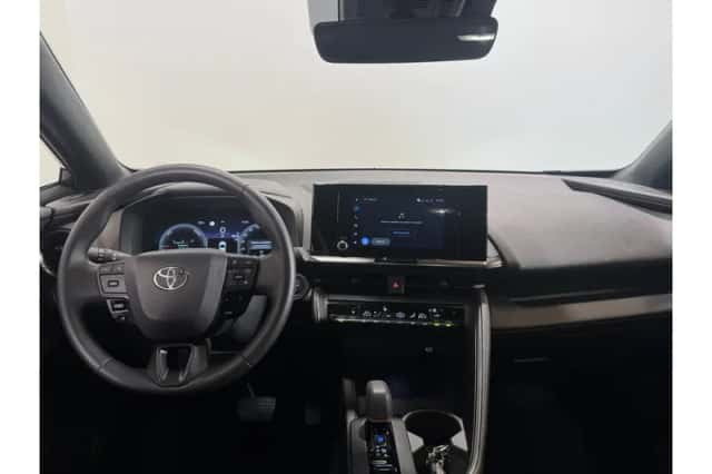 Toyota C-HR (2025) thumbnail 2