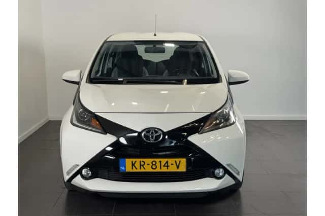Toyota Aygo (2016) thumbnail 3