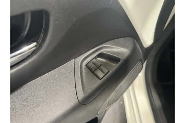 Toyota Aygo (2016) thumbnail 6