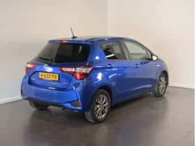 Toyota Yaris (2020) thumbnail 3