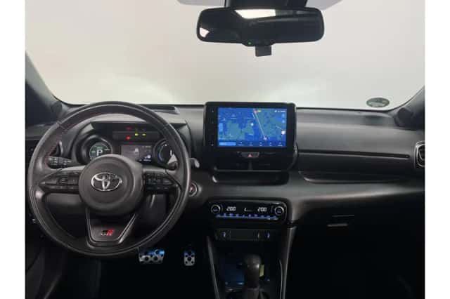 Toyota Yaris (2022) thumbnail 2