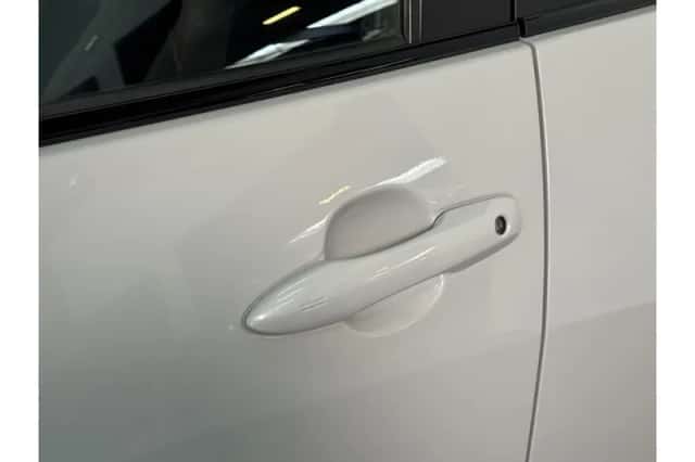 Toyota Yaris (2022) thumbnail 6