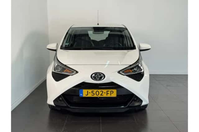 Toyota Aygo (2020) thumbnail 2