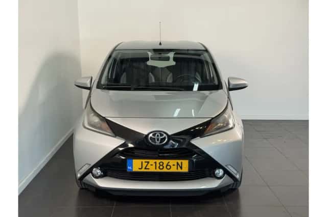 Toyota Aygo (2016) thumbnail 3