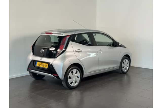 Toyota Aygo (2016) thumbnail 5