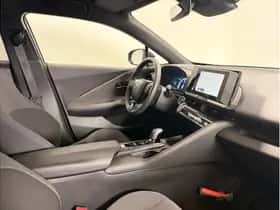 Toyota C-HR (2025) thumbnail 2