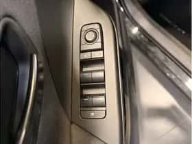 Toyota C-HR (2025) thumbnail 8