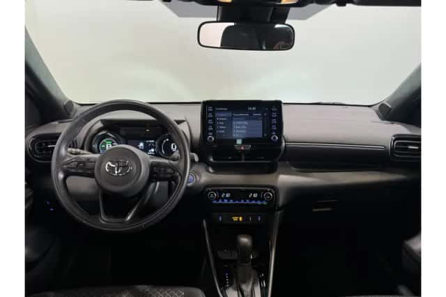 Toyota Yaris (2022) thumbnail 2