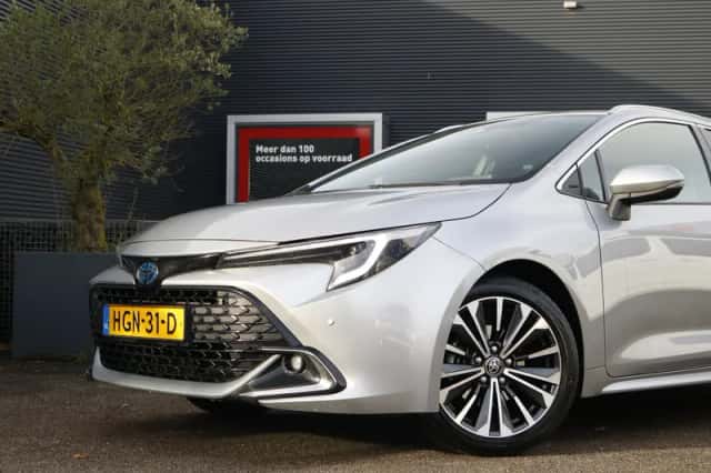 Toyota Corolla (2025) thumbnail 2