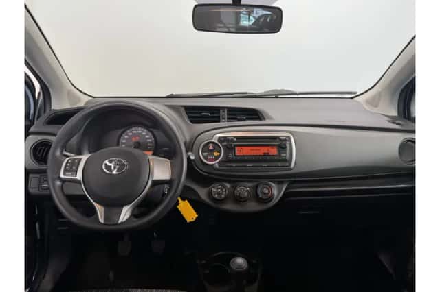 Toyota Yaris (2014) thumbnail 2