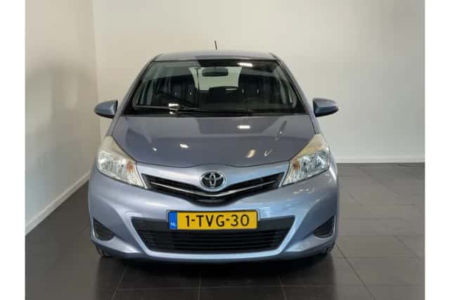 Toyota Yaris (2014) thumbnail 3