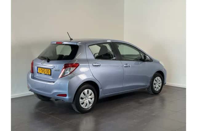 Toyota Yaris (2014) thumbnail 6