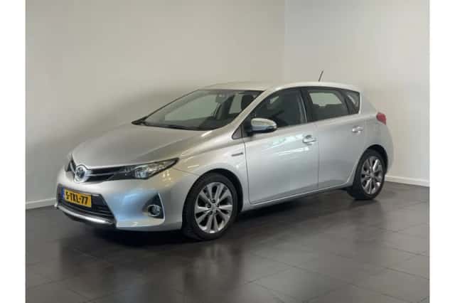 Toyota Auris (2013) thumbnail 1